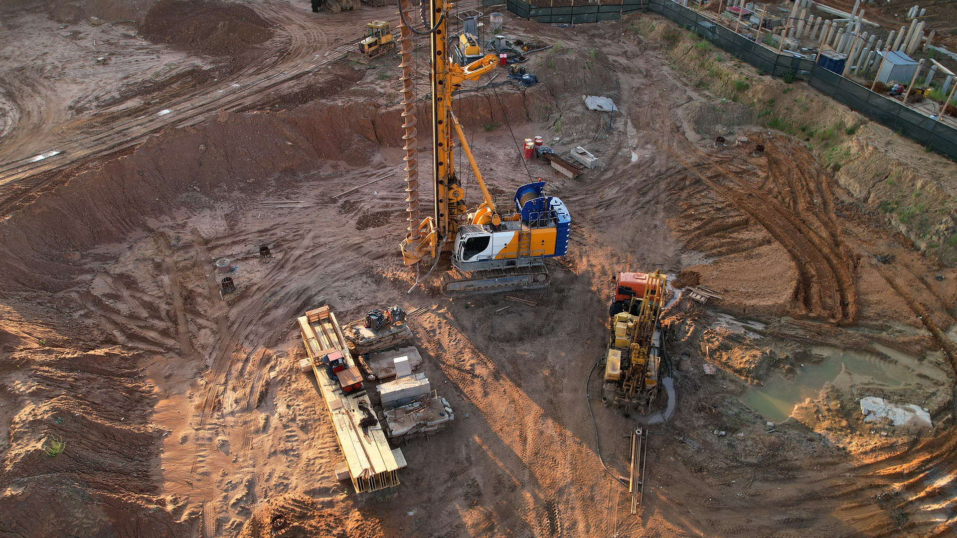 Deep,Foundation,Machine.,Drilling,Rig,And,Pile,Driver,At,Construction